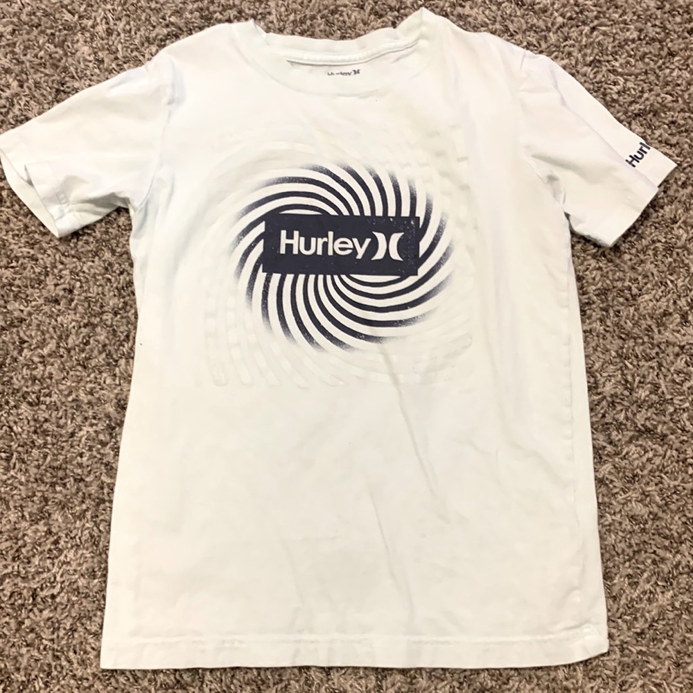 Brand is Hurley, color is blue and size is M
